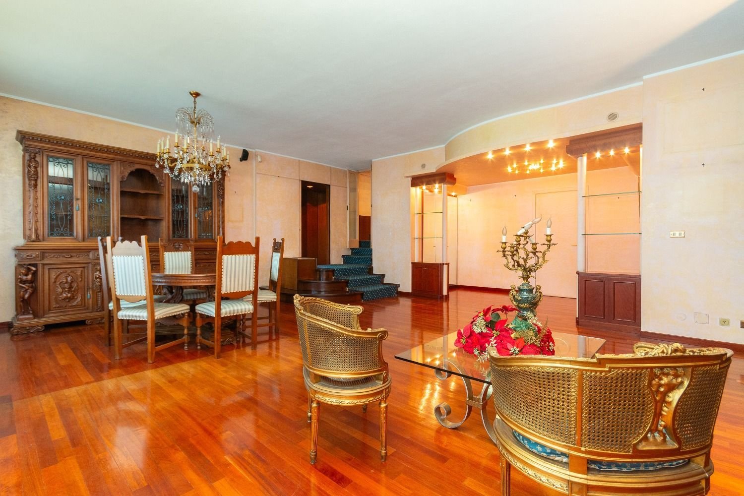 8 bedrooms Apartment in Turin, Italy No. 339623