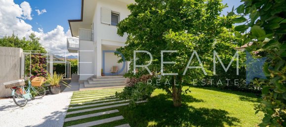 8 bedrooms Villa in Forte dei Marmi, Italy No. 317191 2