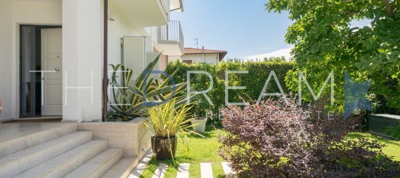 8 bedrooms Villa in Forte dei Marmi, Italy No. 317191 4