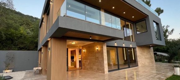 4 bedrooms Commercial property in Tivat, Montenegro No. 20 2