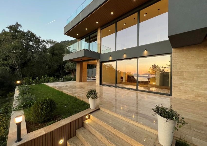 4 bedrooms Commercial property in Tivat, Montenegro No. 20