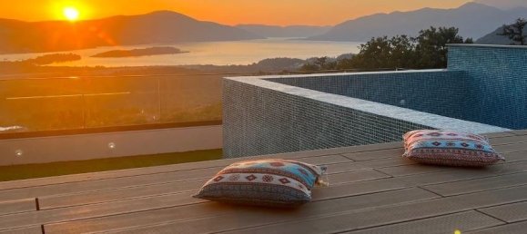 4 bedrooms Commercial property in Tivat, Montenegro No. 20 3