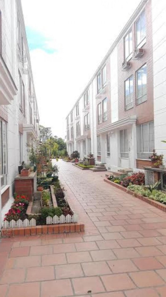 Дом с 3 спальнями в Богота, Колумбия № 11839