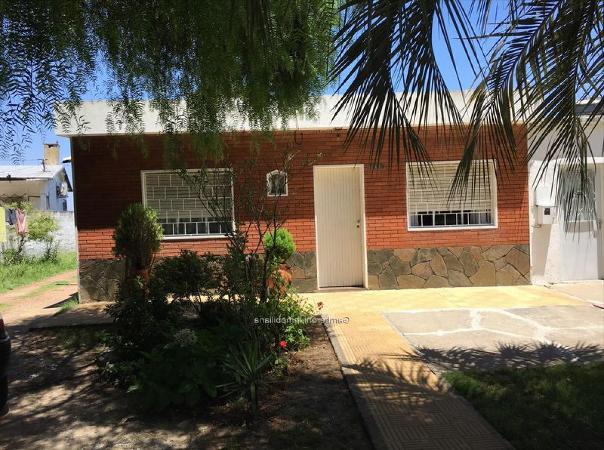 2 bedrooms House in Montevideo, Uruguay No. 2725