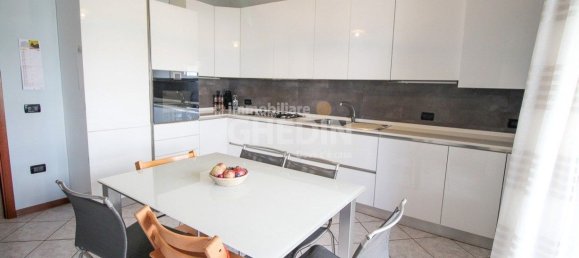 5-Zimmer Haus in Vazzola, Italy, Nr. 292539 9