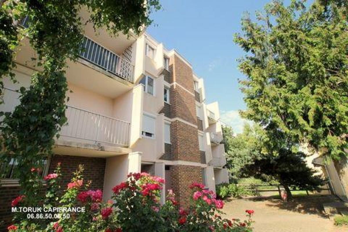 2 bedrooms Condo in Luisant, France No. 7487