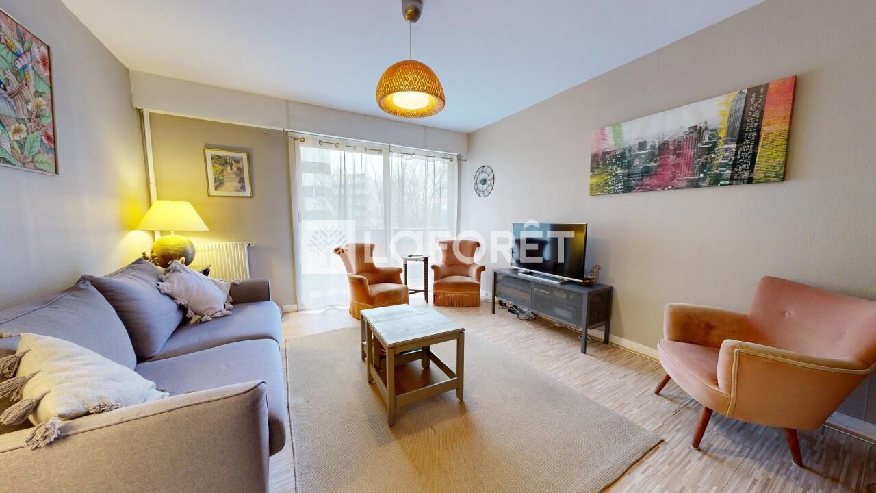 2 bedrooms Apartment in Nanterre, France No. 132953