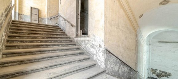 Здание с 65 комнатами в Генуя, Италия № 22350 21