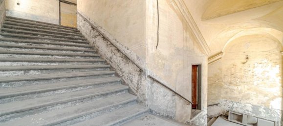 Здание с 65 комнатами в Генуя, Италия № 22350 19