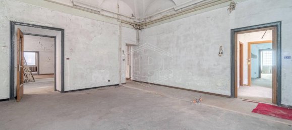 Здание с 65 комнатами в Генуя, Италия № 22350 7