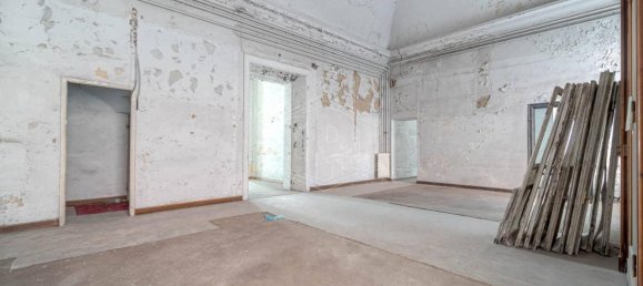 Здание с 65 комнатами в Генуя, Италия № 22350 27