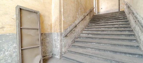 Здание с 65 комнатами в Генуя, Италия № 22350 20