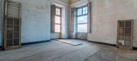 Здание с 65 комнатами в Генуя, Италия № 22350 13