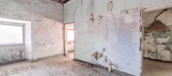 Здание с 65 комнатами в Генуя, Италия № 22350 34