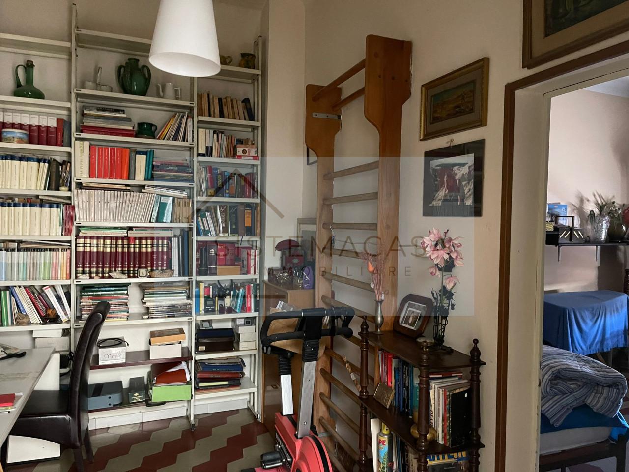 6 rooms Building in Forlì, Italy No. 233667