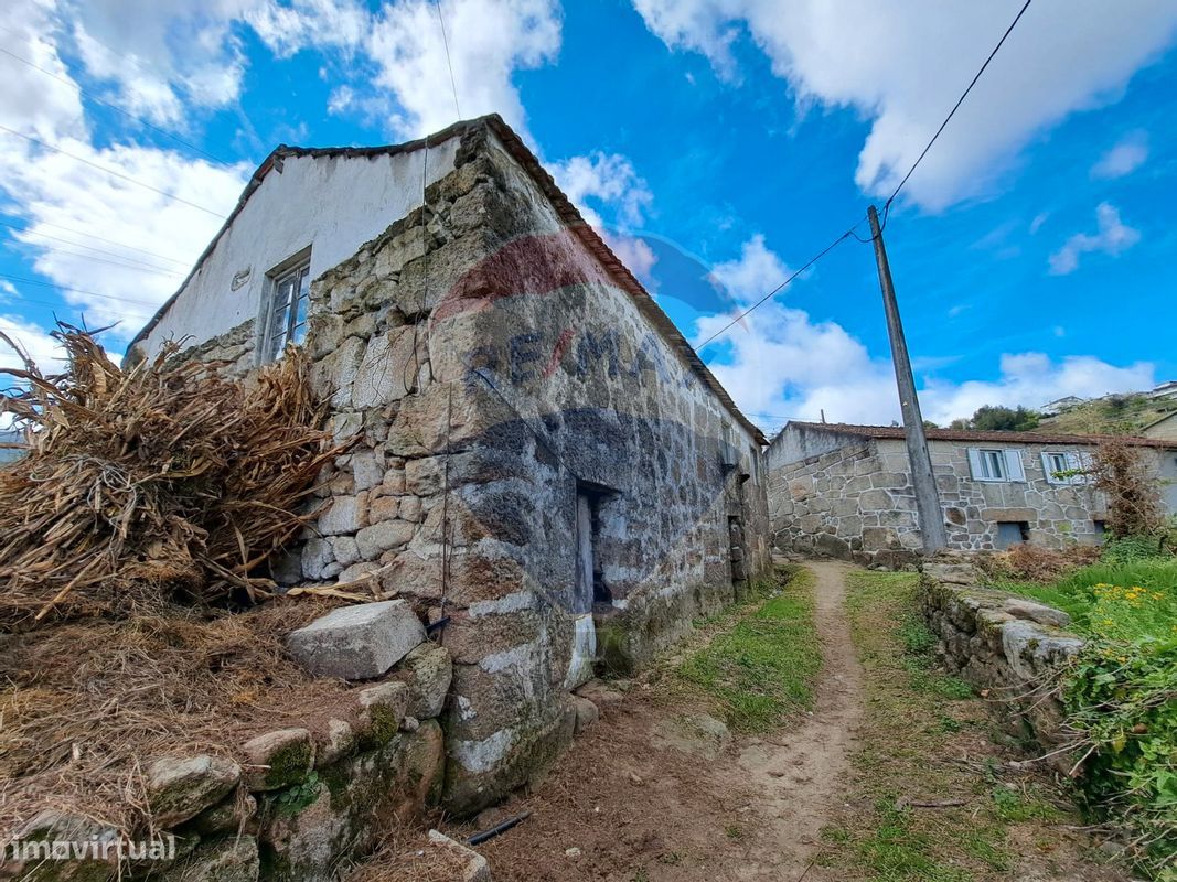2 bedrooms House in Santiago de Piaes, Portugal No. 168024