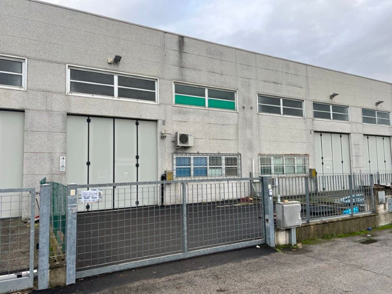 2 rooms Warehouse in Occhiobello, Italy No. 217477