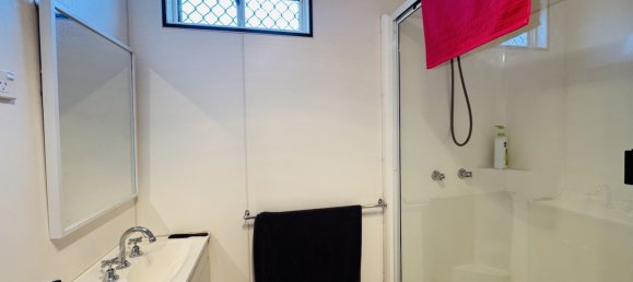 2 bedrooms House in Buxton, Australia No. 381 16