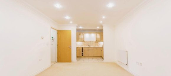 2 Schlafzimmer Wohnung in Kenley, United Kingdom, Nr. 8042 4