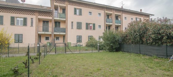 Квартира с 2 комнатами в Инцаго, Италия № 9469 3