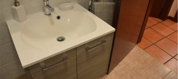 2 bedrooms Apartment in Fenegrò, Italy No. 174641 5