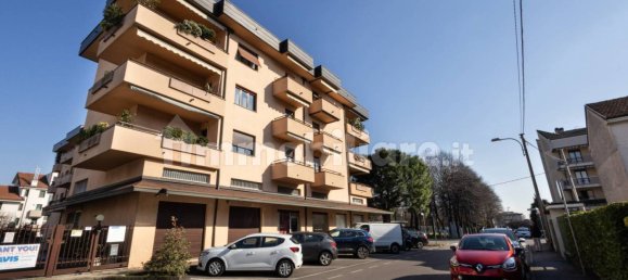 2 rooms Commercial property in Lissone, Italy No. 4952 3