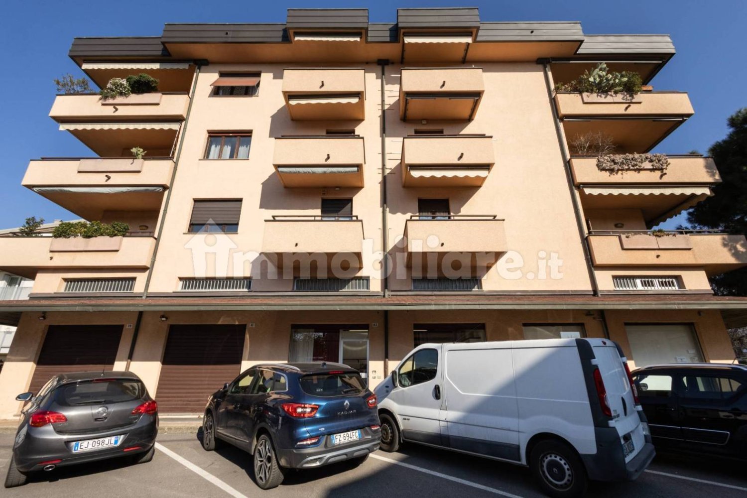 2 rooms Commercial property in Lissone, Italy No. 4952