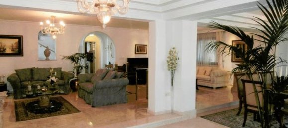 5 bedrooms Villa in Tala, Cyprus No. 22331 11