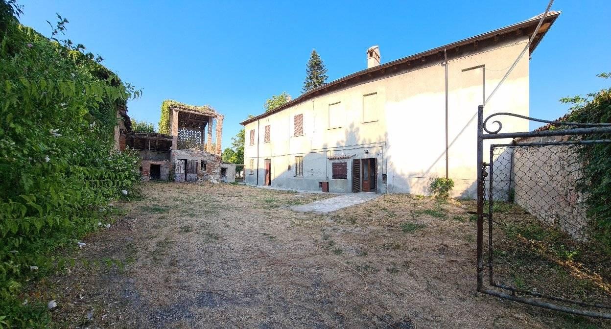 8 rooms House in Gragnano Trebbiense, Italy No. 154979
