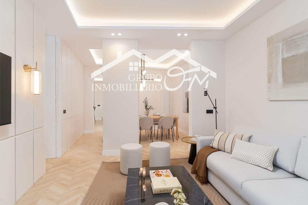 Apartamento de 3 dormitorios en Madrid, Spain No. 125050