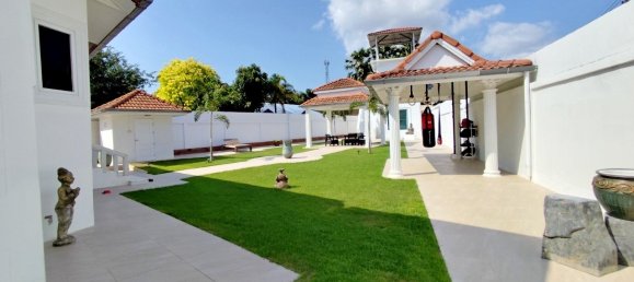 4 bedrooms House in Bang Lamung, Thailand No. 57702 3