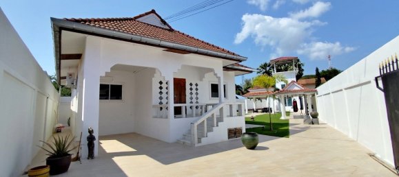 4 bedrooms House in Bang Lamung, Thailand No. 57702 2
