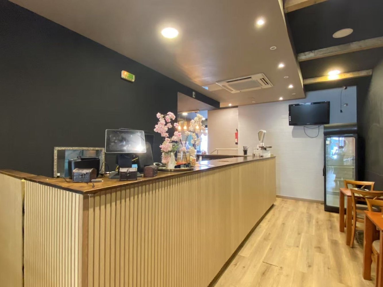 Propriété commerciale à Amadora, Portugal 135m² No. 235846