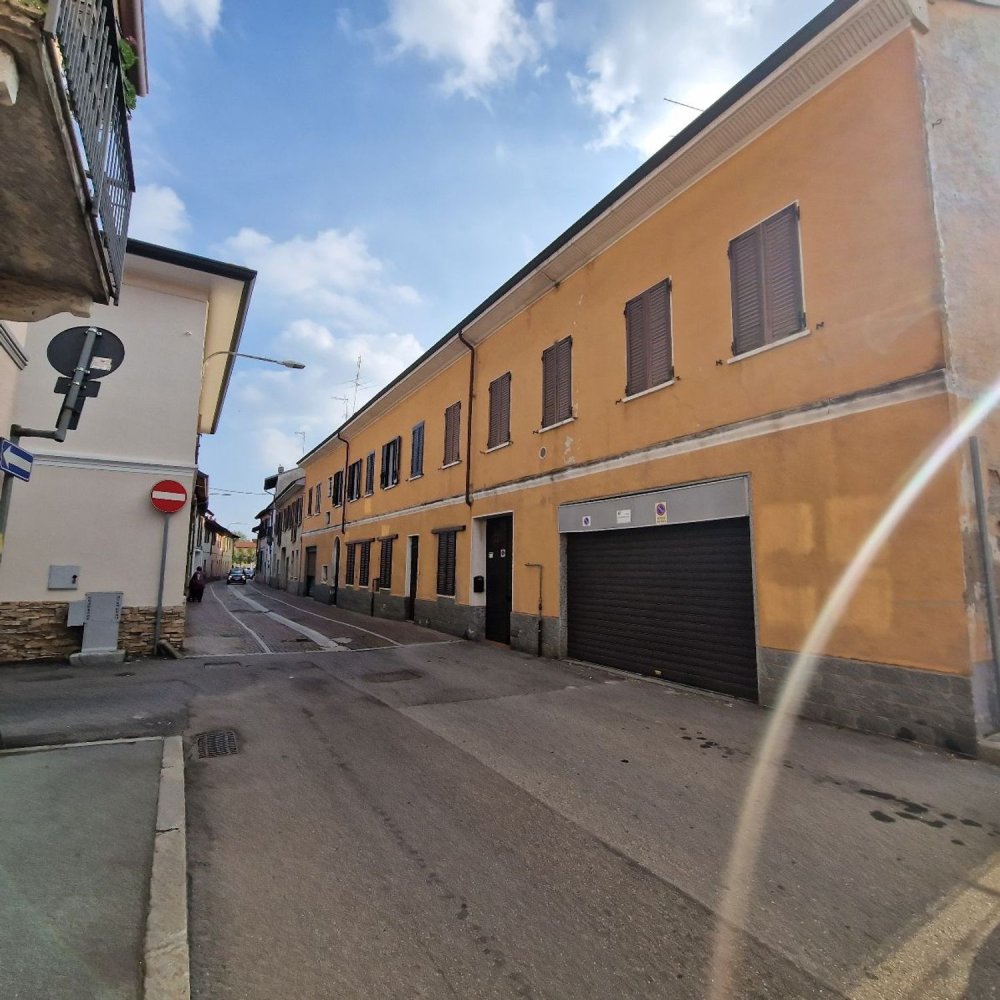 186m² Warehouse in Parabiago, Italy No. 71658