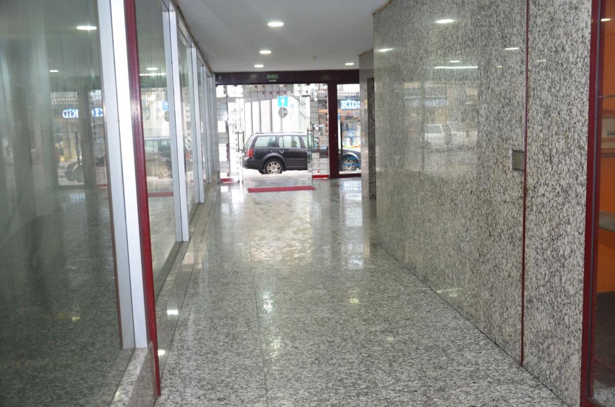 Magasin à Vila Nova de Gaia, Portugal 89m² No. 8436