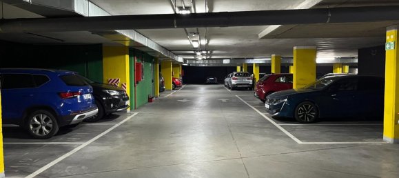  Garage in Madrid, Spain No. 116967 3