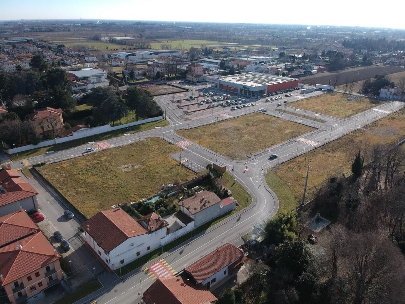 1000m² Land in Tezze sul Brenta, Italy No. 111958