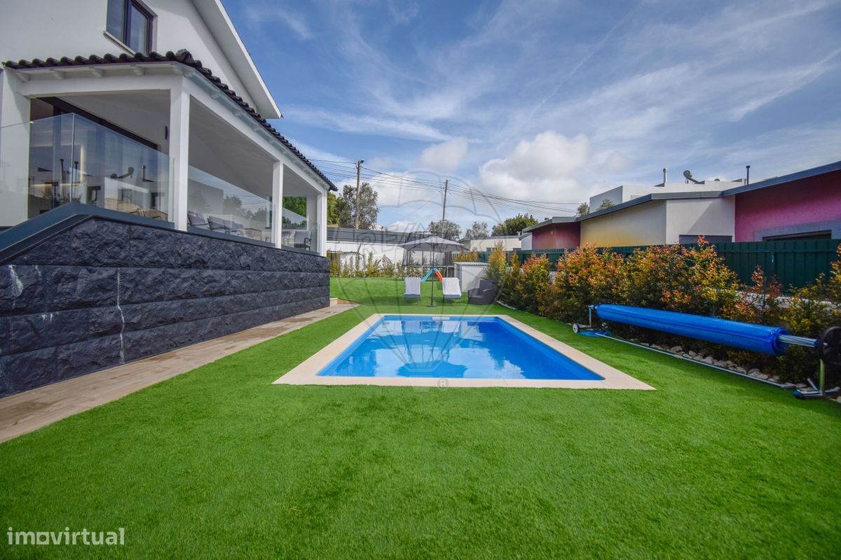 5 bedrooms House in Rio de Mouro, Portugal No. 40057