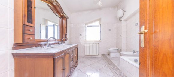 Apartamento de 5 divisões em Guidonia Montecelio, Italy N.º 4773 33