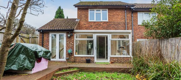 2 bedrooms House in Crawley, United Kingdom No. 1077 3