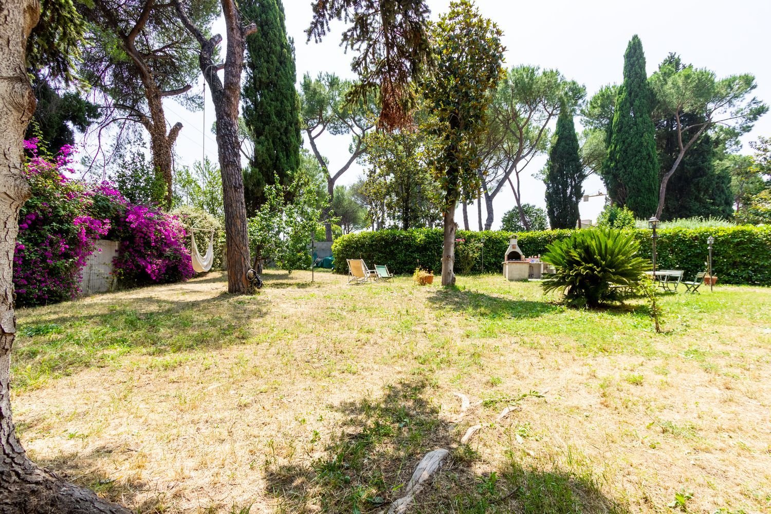 6 rooms Apartment in Rome, Italy No. 273795