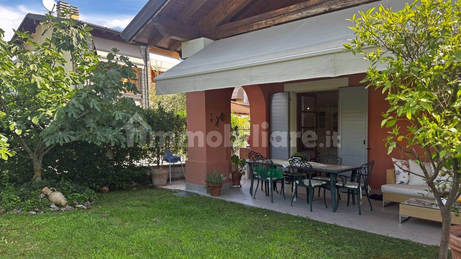 2 bedrooms House in San Felice del Benaco, Italy No. 299095