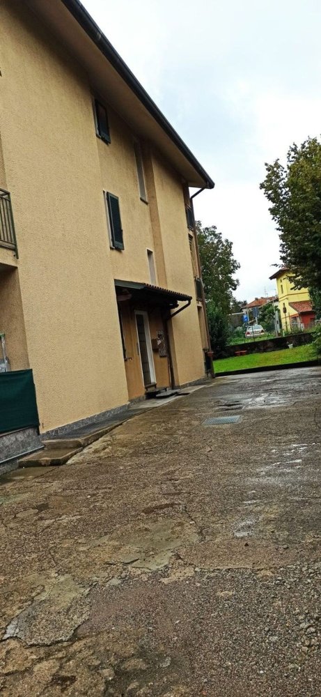 2 rooms Apartment in Besano, Italy No. 52158