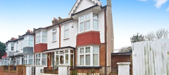 3 bedrooms Commercial property in London, United Kingdom No. 11578 2