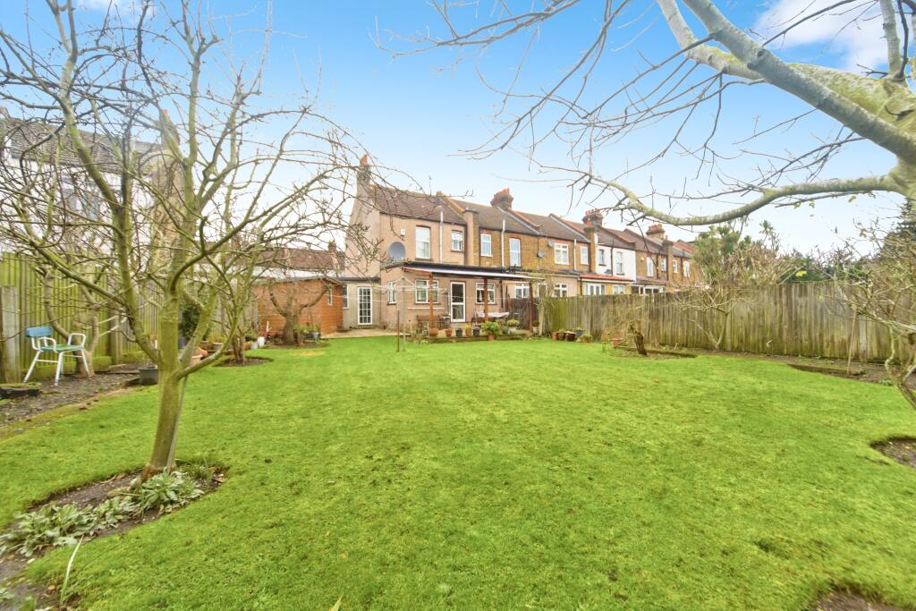 3 bedrooms Commercial property in London, United Kingdom No. 11578