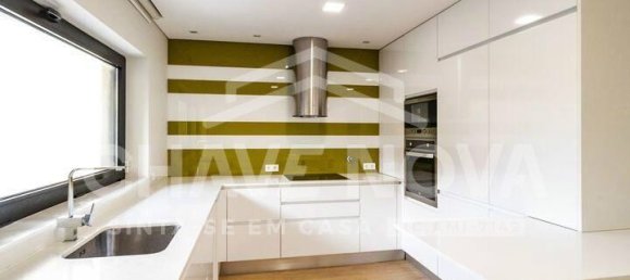 3 bedrooms House in Madalena, Portugal No. 18066 8