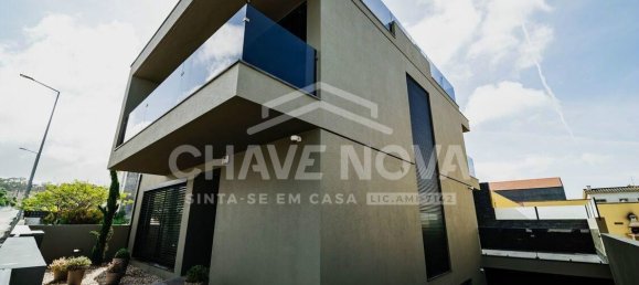 3 bedrooms House in Madalena, Portugal No. 18066 10