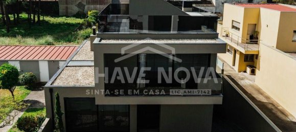 3 bedrooms House in Madalena, Portugal No. 18066 20