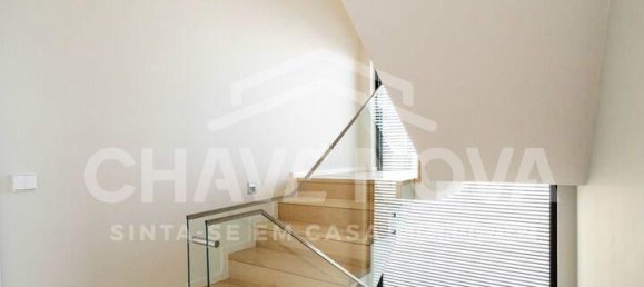 3 bedrooms House in Madalena, Portugal No. 18066 11