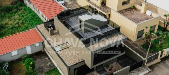 3 bedrooms House in Madalena, Portugal No. 18066 22